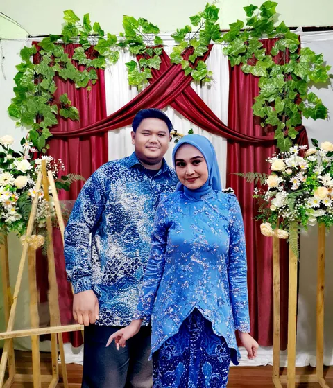 Foto sampul undangan Desy & Riky