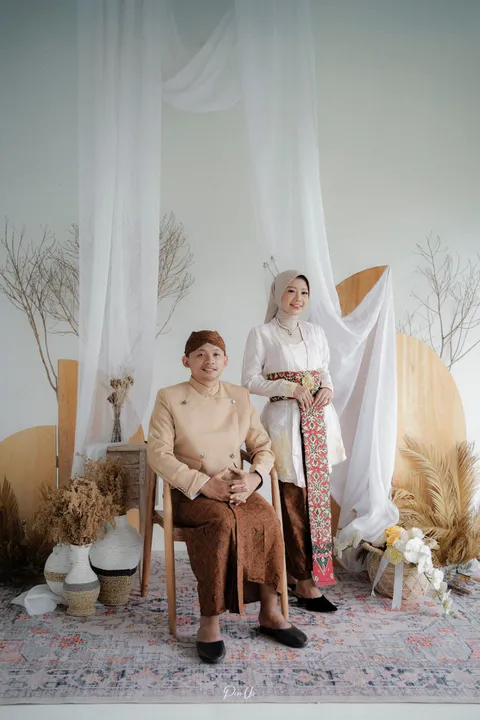 Foto sampul undangan Ali & Ella