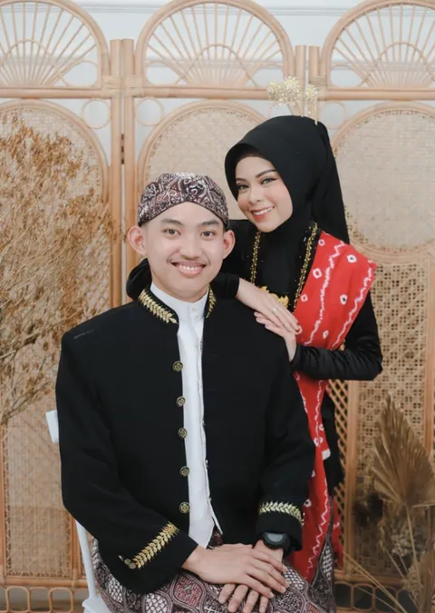 Foto sampul undangan Rizki & Yustin