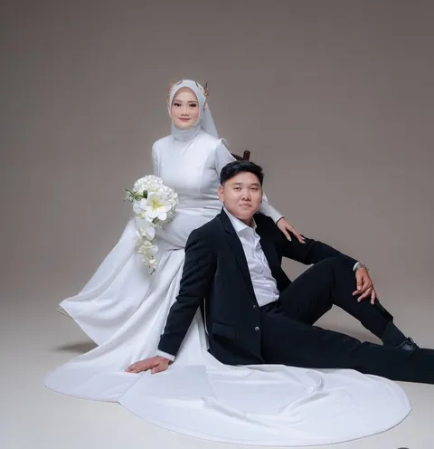 Foto sampul undangan Sifa Faujiah, S.H & Farizh Arrafliy, A.Md