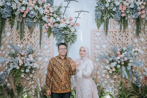 Foto sampul undangan Fira & Faris