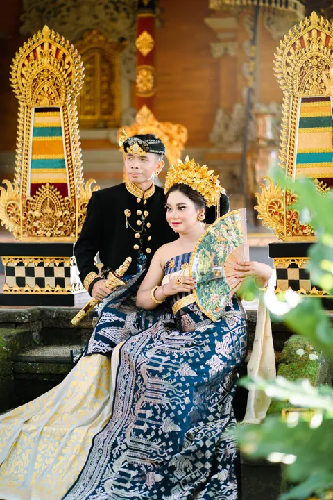 Foto sampul undangan Minggu Artawan & Sri Ayuni