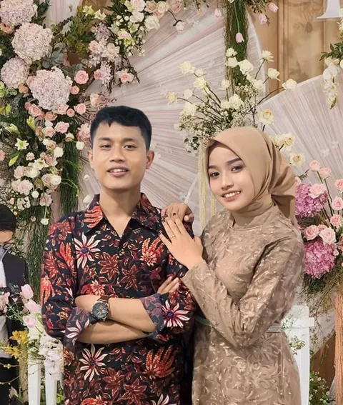 Foto sampul undangan Rika & Andi