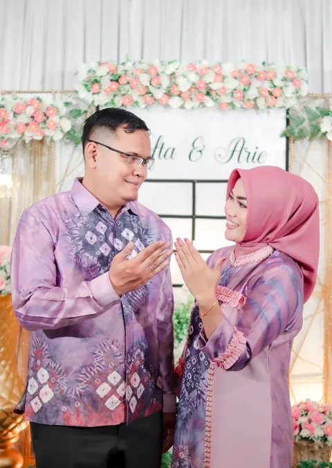 Foto sampul undangan Aini & Ucok