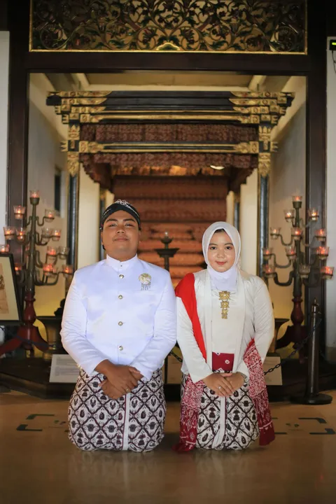 Foto sampul undangan Desy & Danan