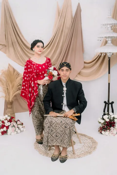 Foto sampul undangan Pratiwi & Dessy