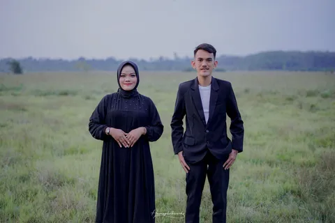 Foto sampul undangan Kemas Hamzah & Hesti Saputri