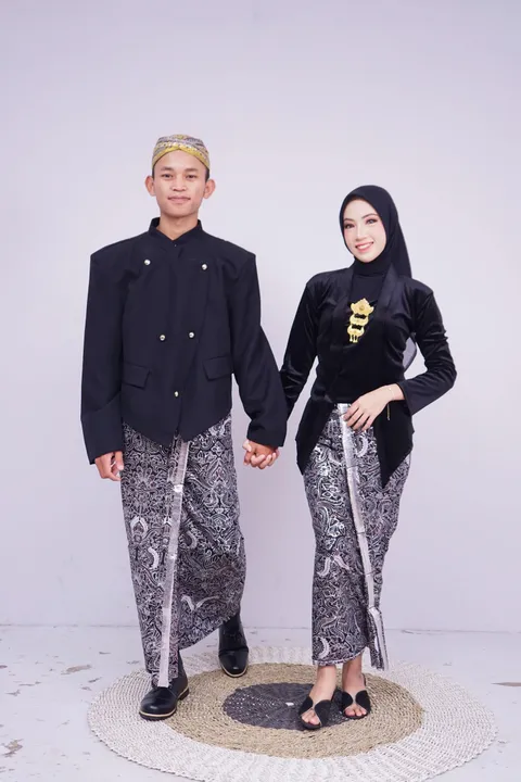 Foto sampul undangan Rofik & Farysca