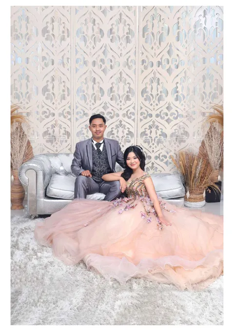 Foto sampul undangan Via & Rezka