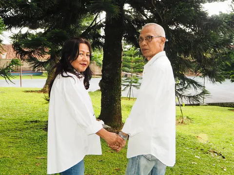 Foto sampul undangan Jeanne Silvana Rolos & Raden Ardi Prayitno Soebekhty
