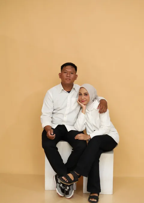 Foto sampul undangan Putri & Apri