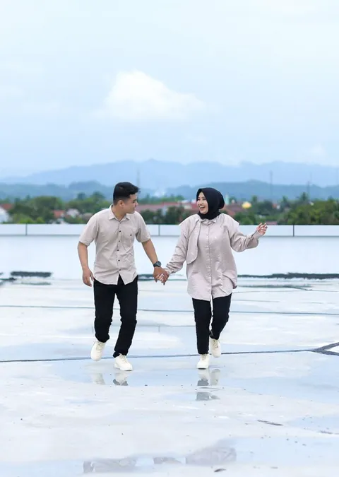 Foto sampul undangan Kutunggukamu & Kutunggukamu
