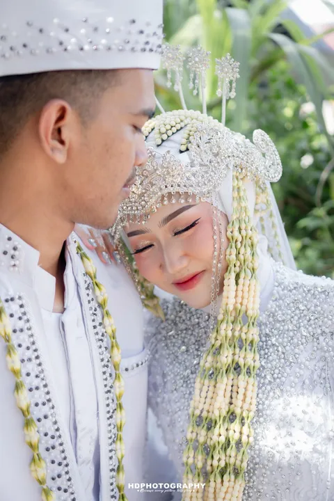 Foto sampul undangan - & -