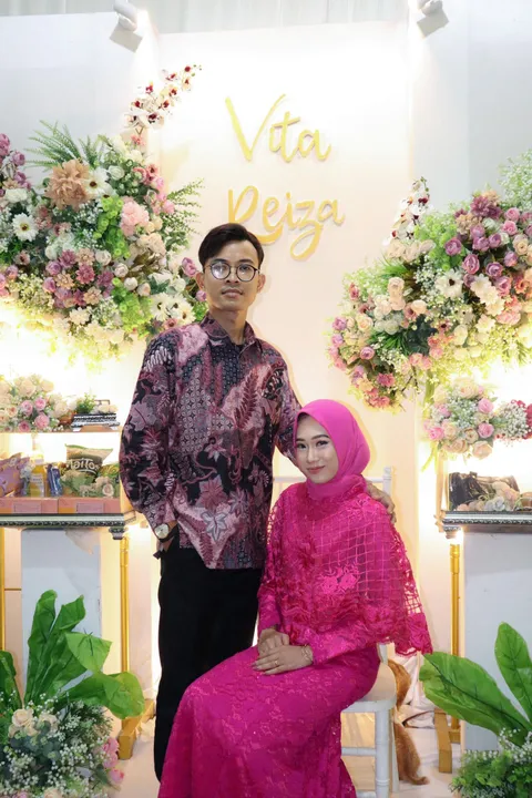 Foto sampul undangan Reiza & Novita