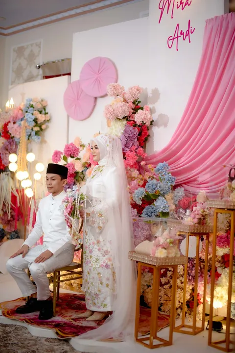Foto sampul undangan Mira & Ardi