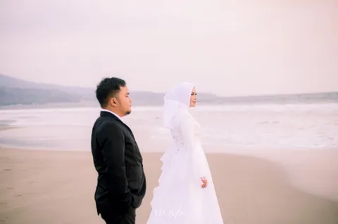 Foto sampul undangan Ami & Ais