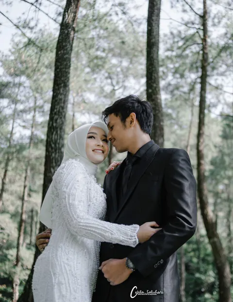 Foto sampul undangan Wika & Isni