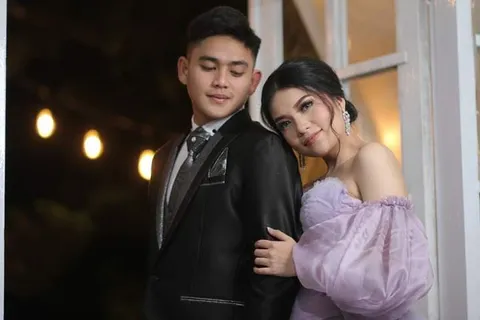 Foto sampul undangan Eklesya & Milan