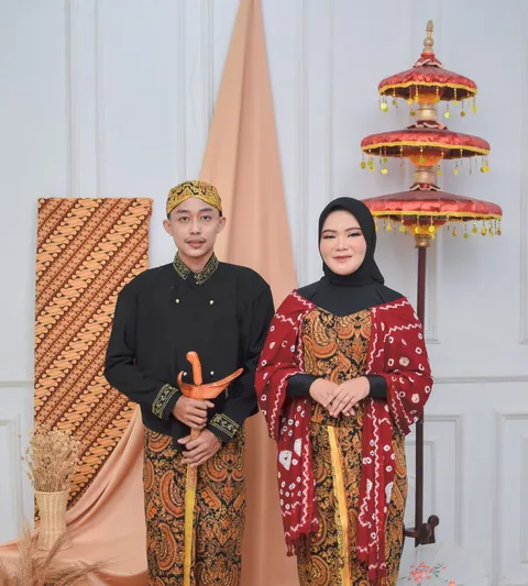 Foto sampul undangan Oji & Vivi