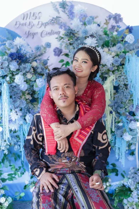 Foto sampul undangan Dwi & Yoga