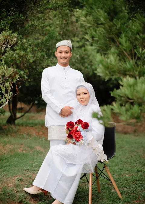 Foto sampul undangan Avi Eriyani, S.Si. & Nyono Santoso, S.Pd