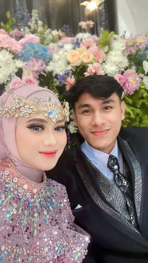Foto sampul undangan Noviyanni Chaniago & Riyan Waluyansyah