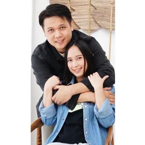 Foto sampul undangan Stefani & Riki
