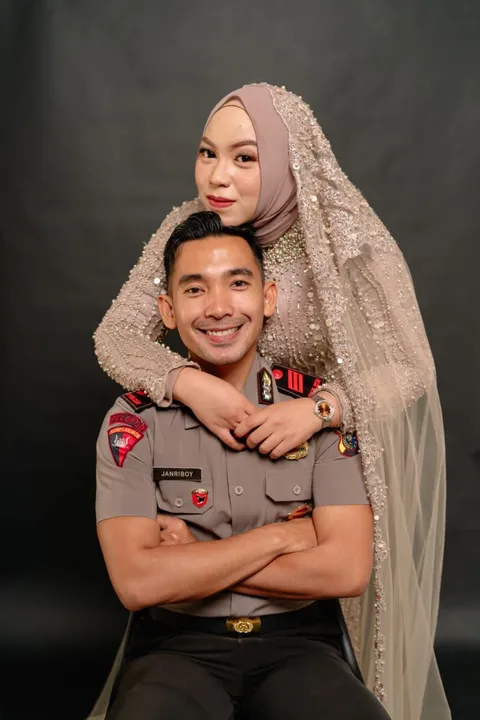 Foto sampul undangan Dini & Ryan