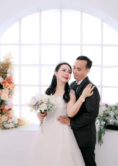 Foto sampul undangan Apriana & Petrus