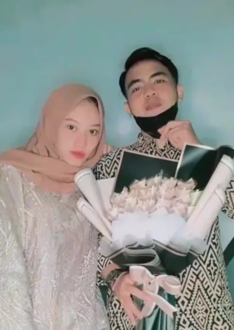 Foto sampul undangan Devi & Romi
