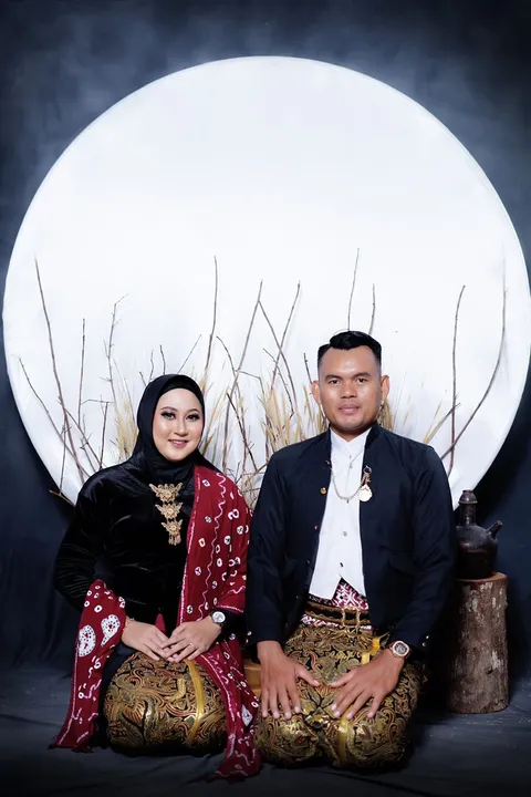 Foto sampul undangan Nofriza & Helmi