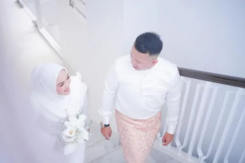 Foto sampul undangan Latief & Vivian