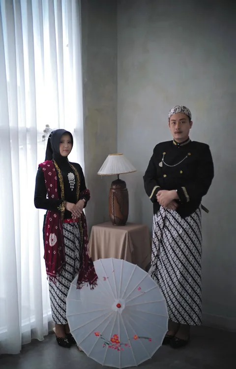 Foto sampul undangan Ambar & Erik