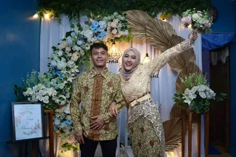 Foto sampul undangan Erna & Khamid