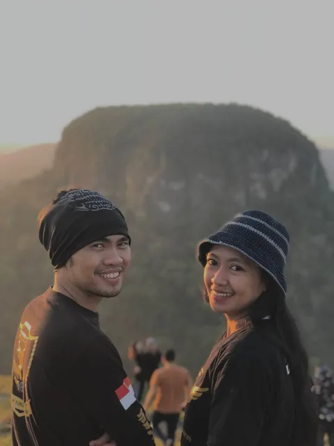 Foto sampul undangan Risel & Kalvin