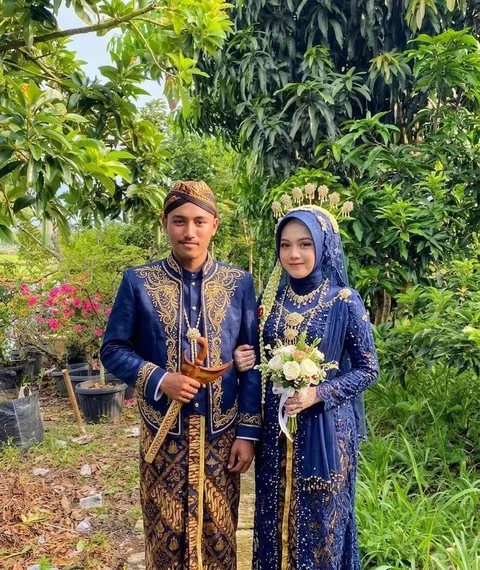 Foto sampul undangan Risma & Sholleh