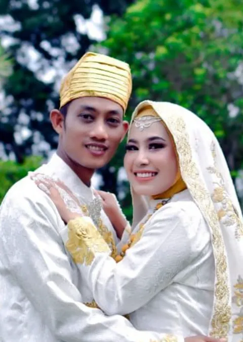 Foto sampul undangan Riski & Fitri