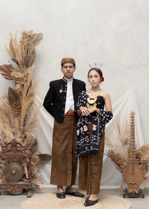 Foto sampul undangan Sahrul Ramdan & Delvi Ikke Wulandari