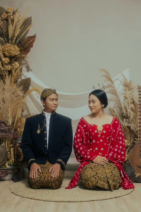 Foto sampul undangan Laras & Trisila