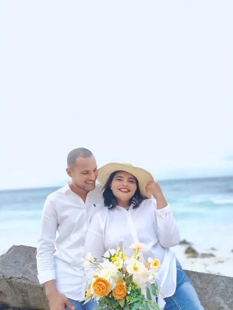 Foto sampul undangan Lisa Karen Limba & Kenny Olsen Lawalatta