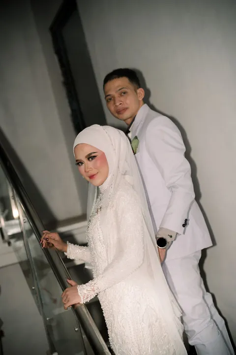 Foto sampul undangan Aning & Aji