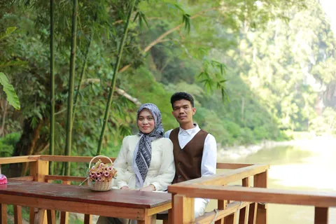 Foto sampul undangan Nomi & Andri