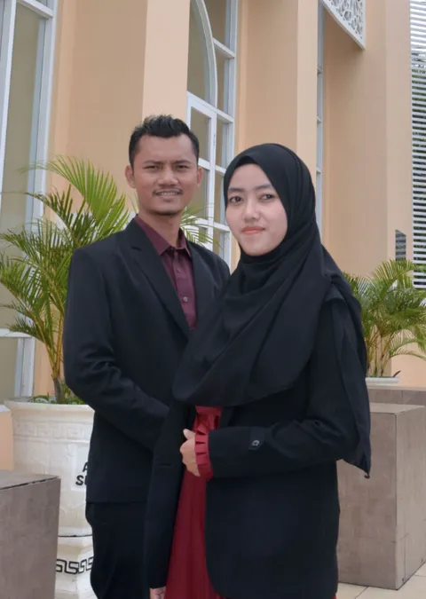 Foto sampul undangan Rizal & Desiti