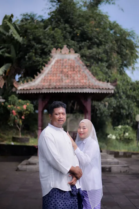 Foto sampul undangan Defi & Nova