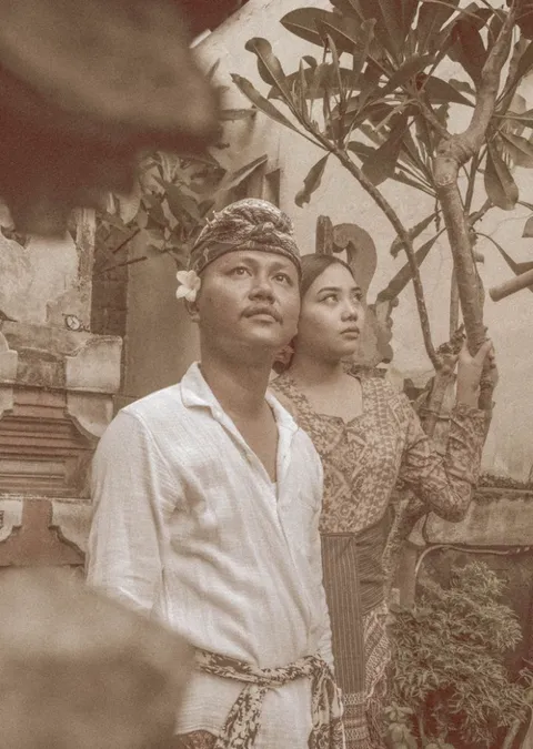 Foto sampul undangan Wiwik & Agus