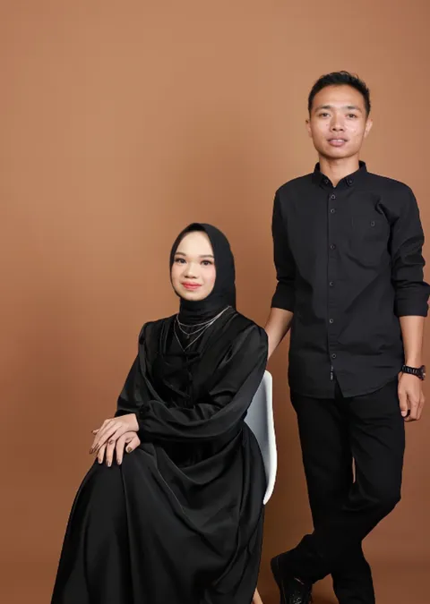 Foto sampul undangan Ronal Praja Komar & Kurnia Wahyuni Fitri