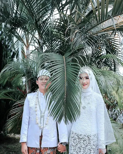 Foto sampul undangan Virgin & Cahyo