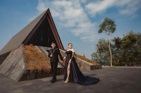 Foto sampul undangan Suth & Feren