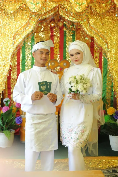Foto sampul undangan Riski & Yuli