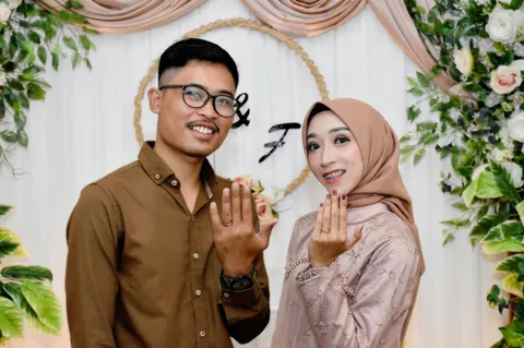 Foto sampul undangan Meini & Farid